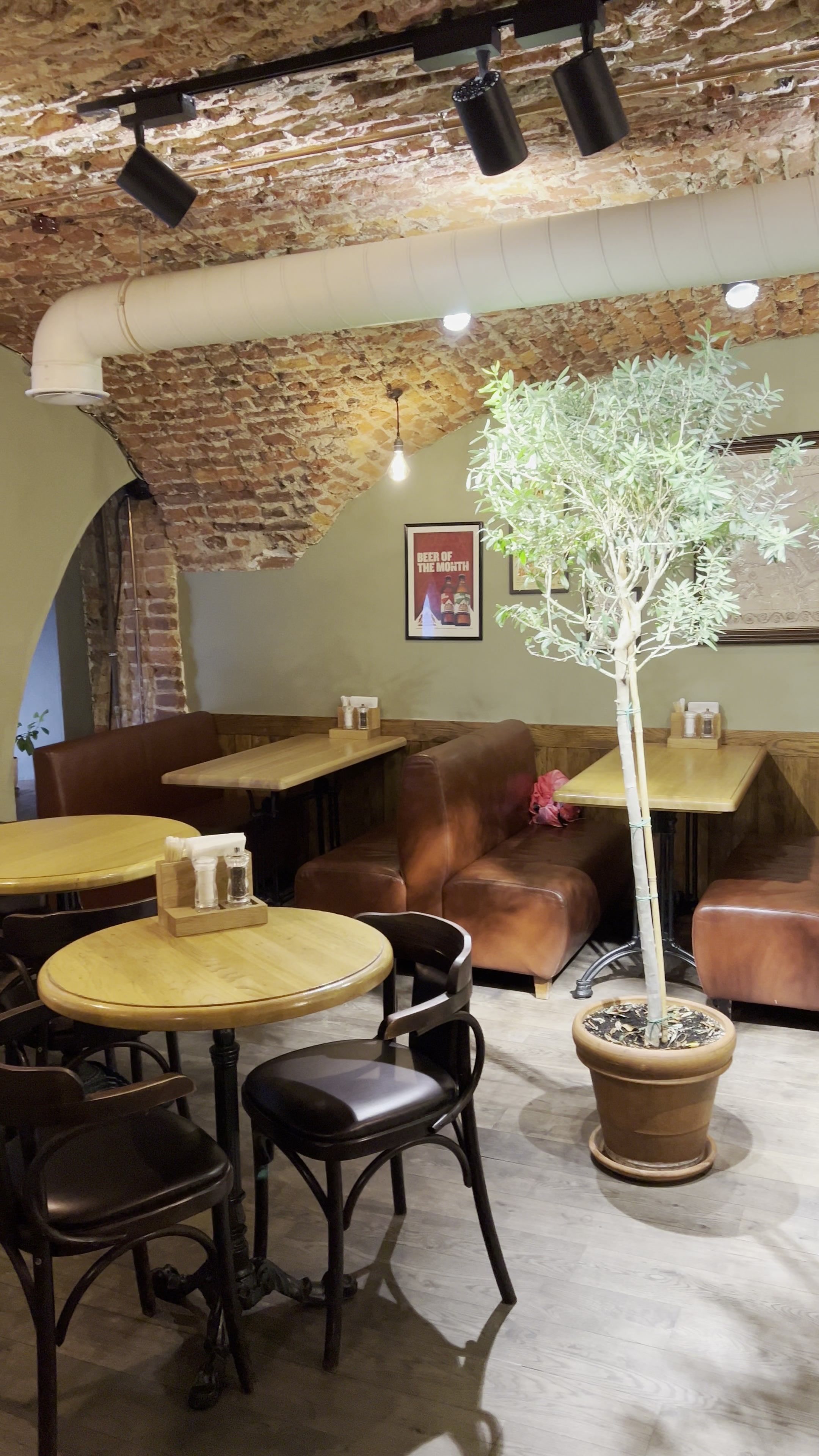 Жағажайда көпшілік алдында мастурбация жасайды