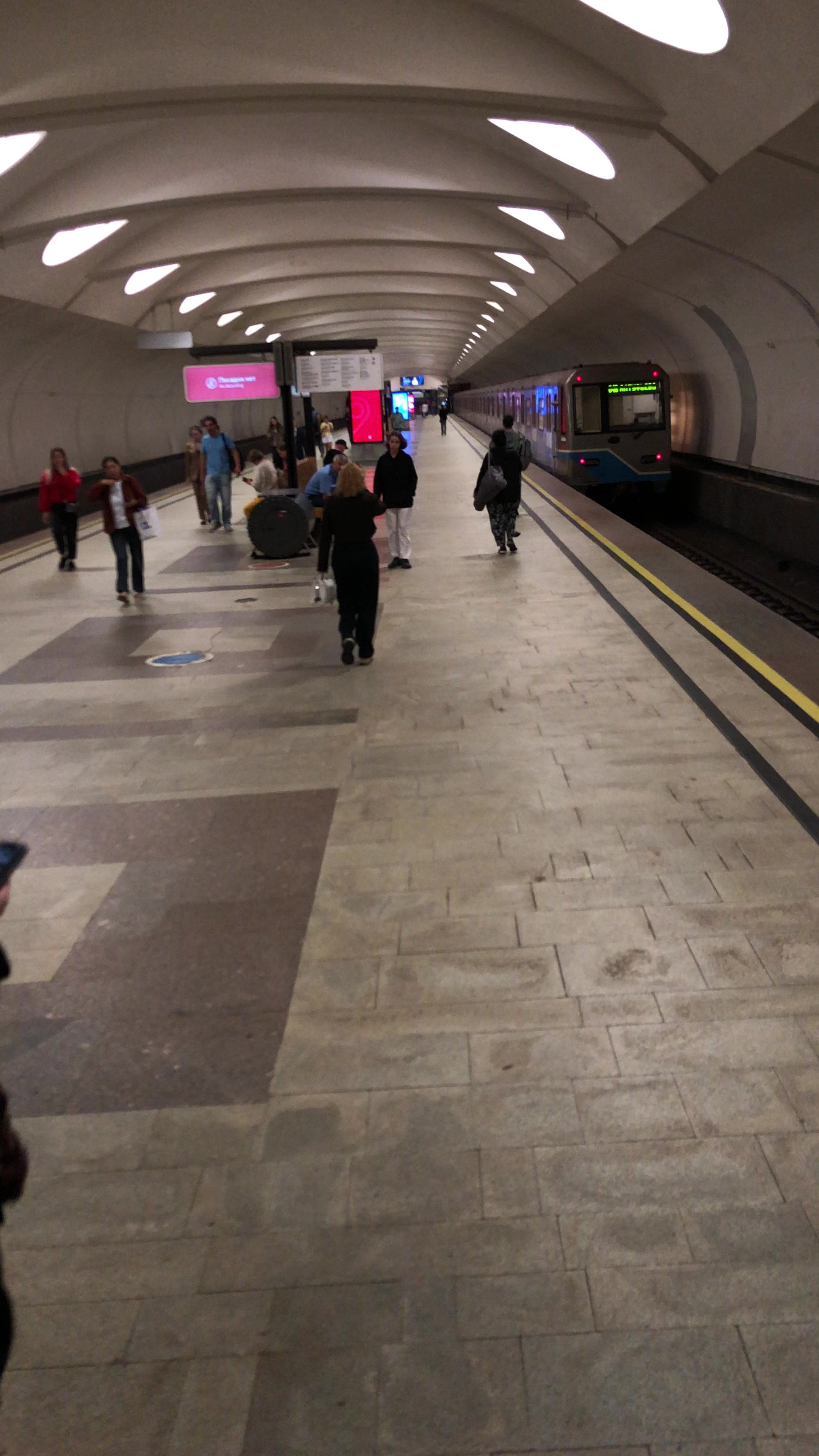 Әдемі жігіттердің үлкен тобының мүшесі