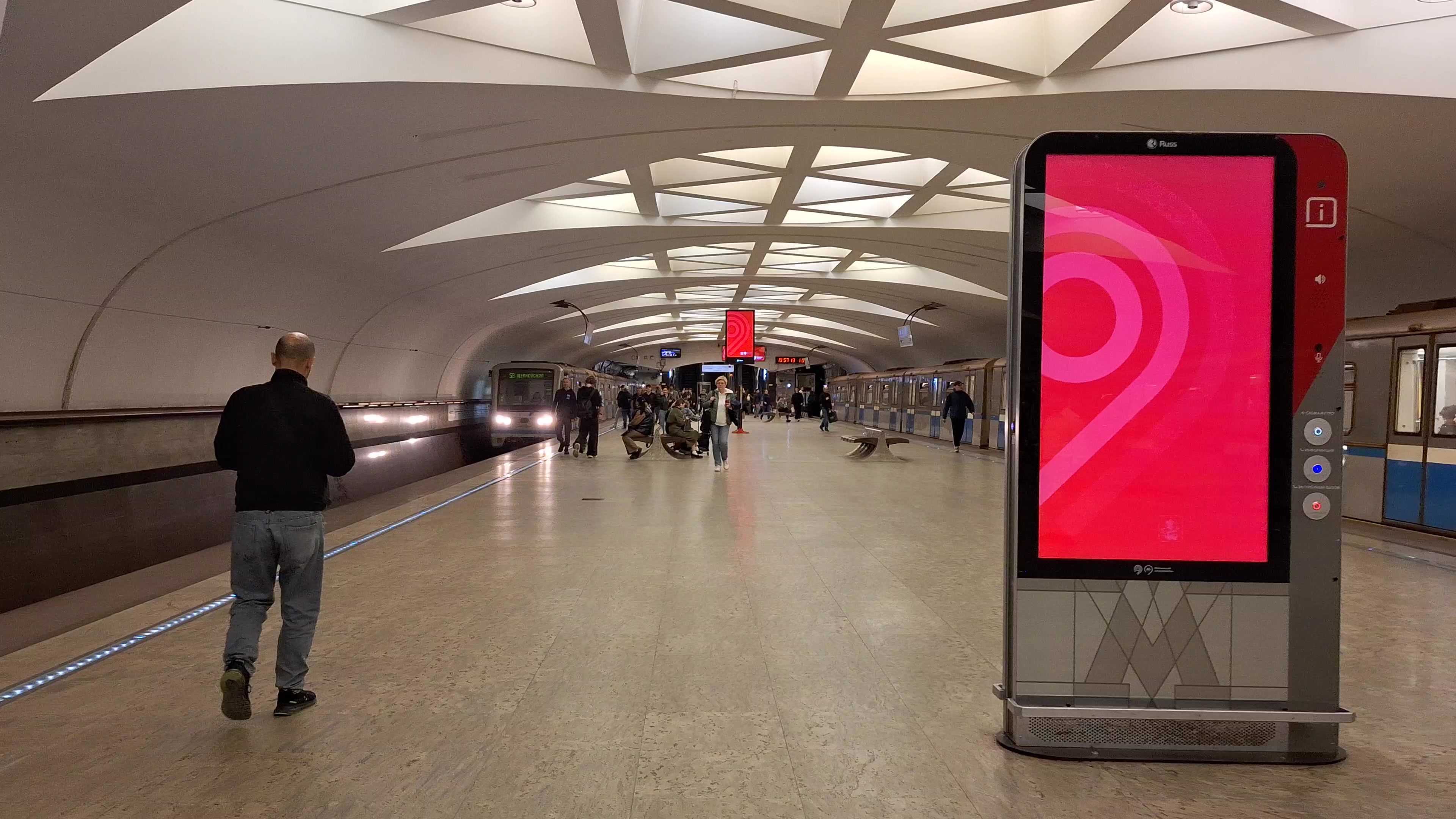 Сексуалдық қызметші өз қожайынының трусисын аузына жуады. Онлайн көру.