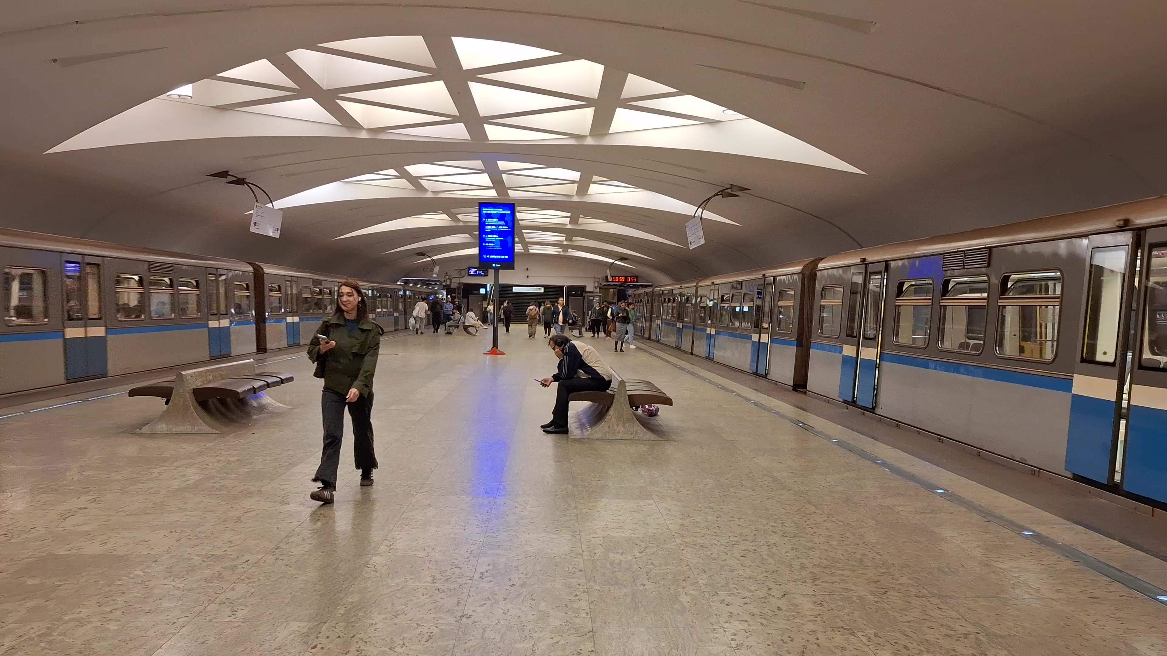 Жұмыста мастурбация жасап жатқан қыздың видеосы