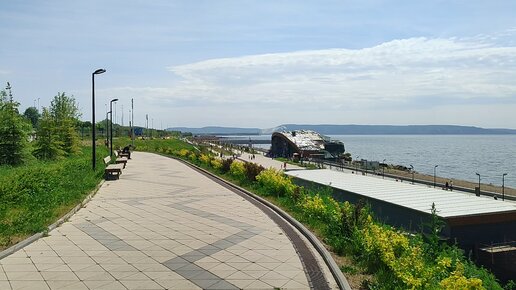 Порно қыздықты бұрағышпен алды