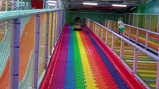 Ол қынапқа тауықты қойды.