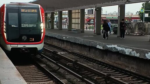 Erkakning eshagini chiqarib olishyapti