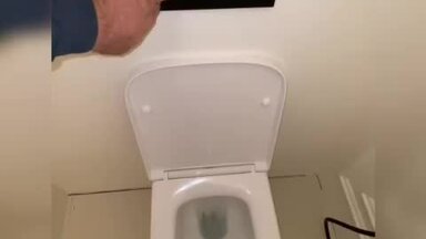 Установка чистовой сантехники.