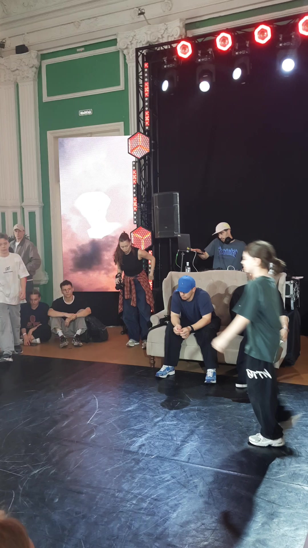 Порно кеңседегі секс фотосуреттері