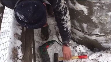 Стягиваем кольца скобами