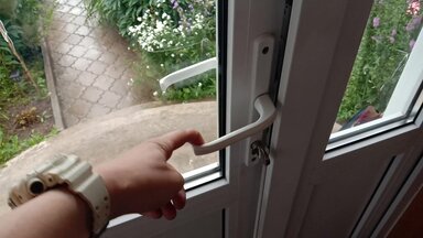 Ремонт пластиковых балконных дверей
