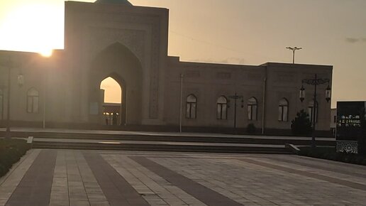 Qurilish maydonchalari, butalar va tashlandiq joylarda siyayotgan ayollarning yashirin kameralari