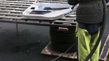 Чистка дверей гелентваген