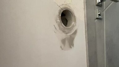 Процесс высверливание отверстий под подрозетники