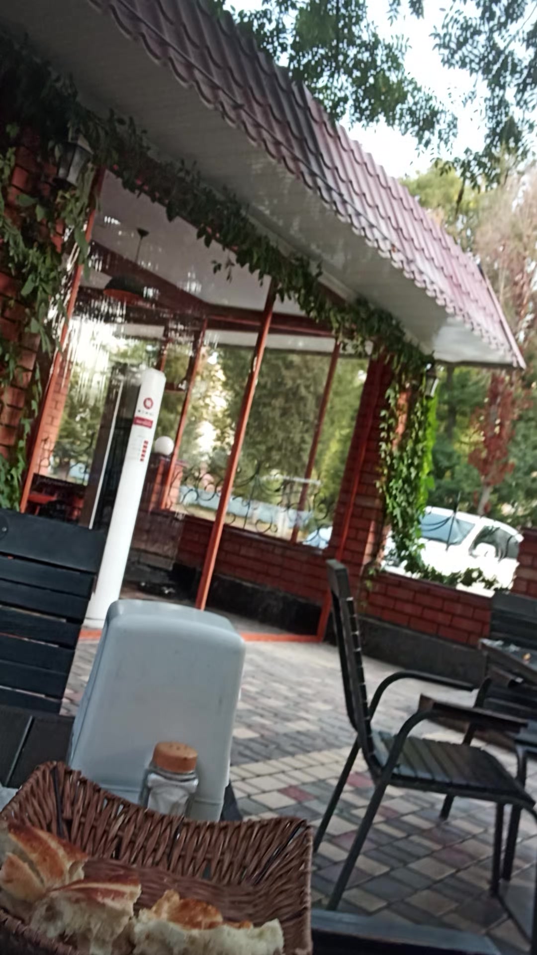 Әдемі писькилері бар кеуделі балапандар