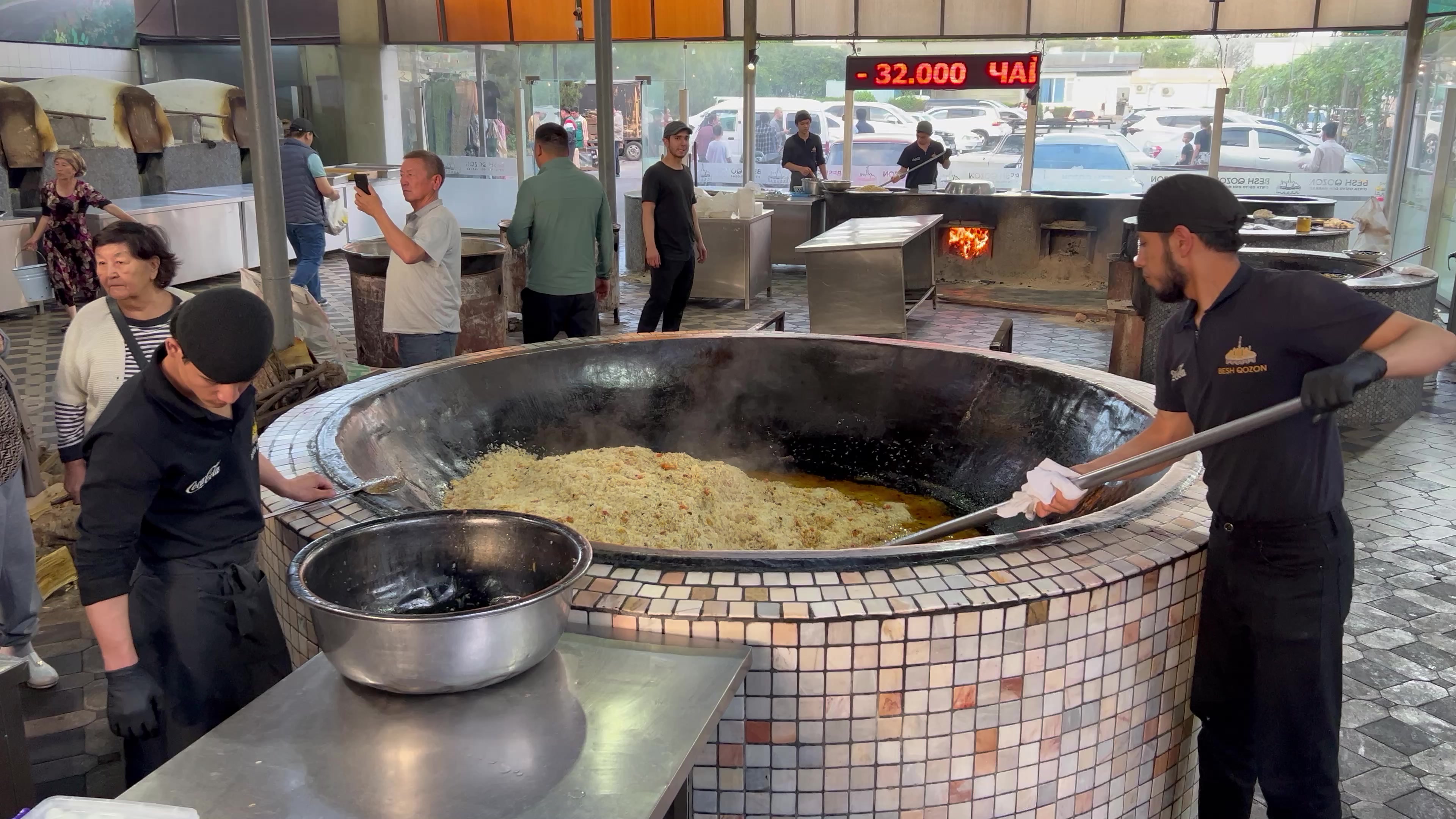 Central Asian Pilaf Center Besh Qozon, restaurant, Tashkent, Iftihor