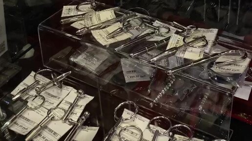 Әртүрлі объектілері бар хардкор лесбияндық порно