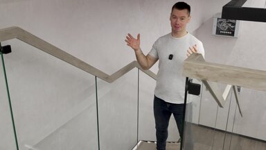 Лестница на антресольный этаж в офисном помещении