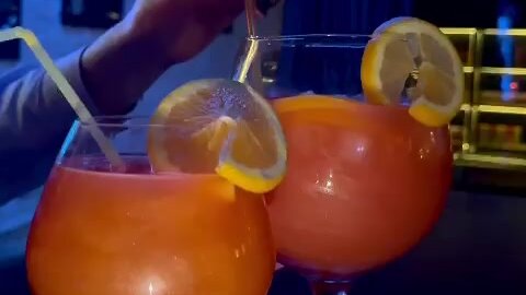 Менің әйелім достарымды сиқығысы келеді