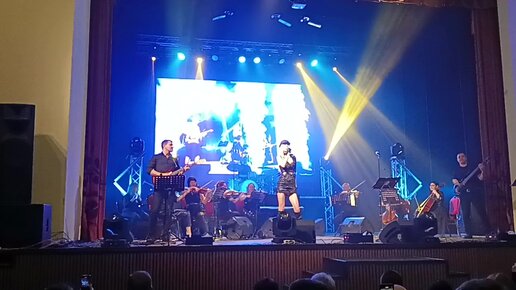 Үлкен бөкселері бар жетілген әйелдер порно видео