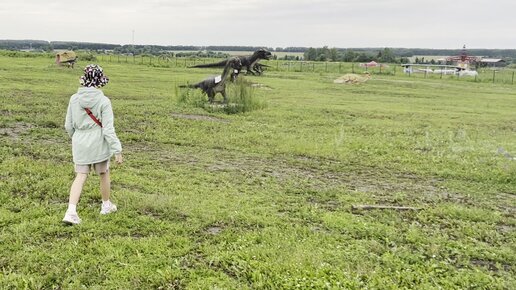 Ылғал іш киімдегі қыздар