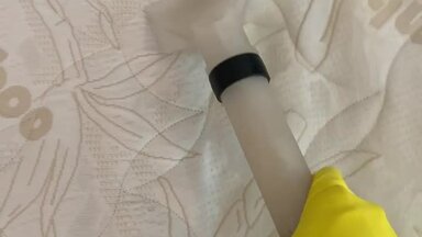 Процесс химчистки матраса от детской урины