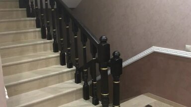 Установка деревянного ограждения для лестницы!