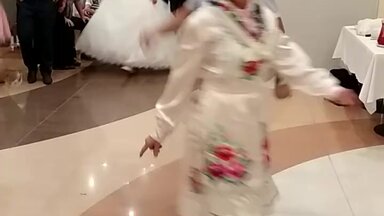 Национальный свадебный танец.