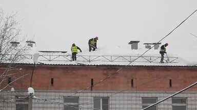 Очистка крыши от снега