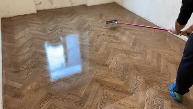 Укладка паркета "Елочка", натирка тонирующего масла SAICOS Ecoline Ol-Grundierung и нанесение масло-воска Saicos Premium Hartwachsol