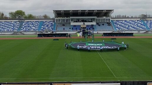 Eshakka kirayotgan sikni yaqindan korish