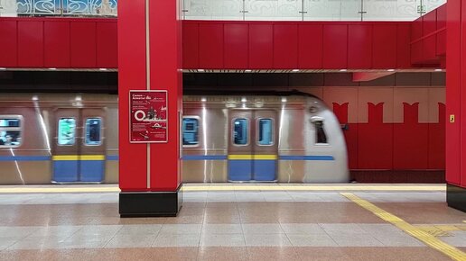 Аяқтары бар жалаңаш қыздардың суреттері тарап кетті