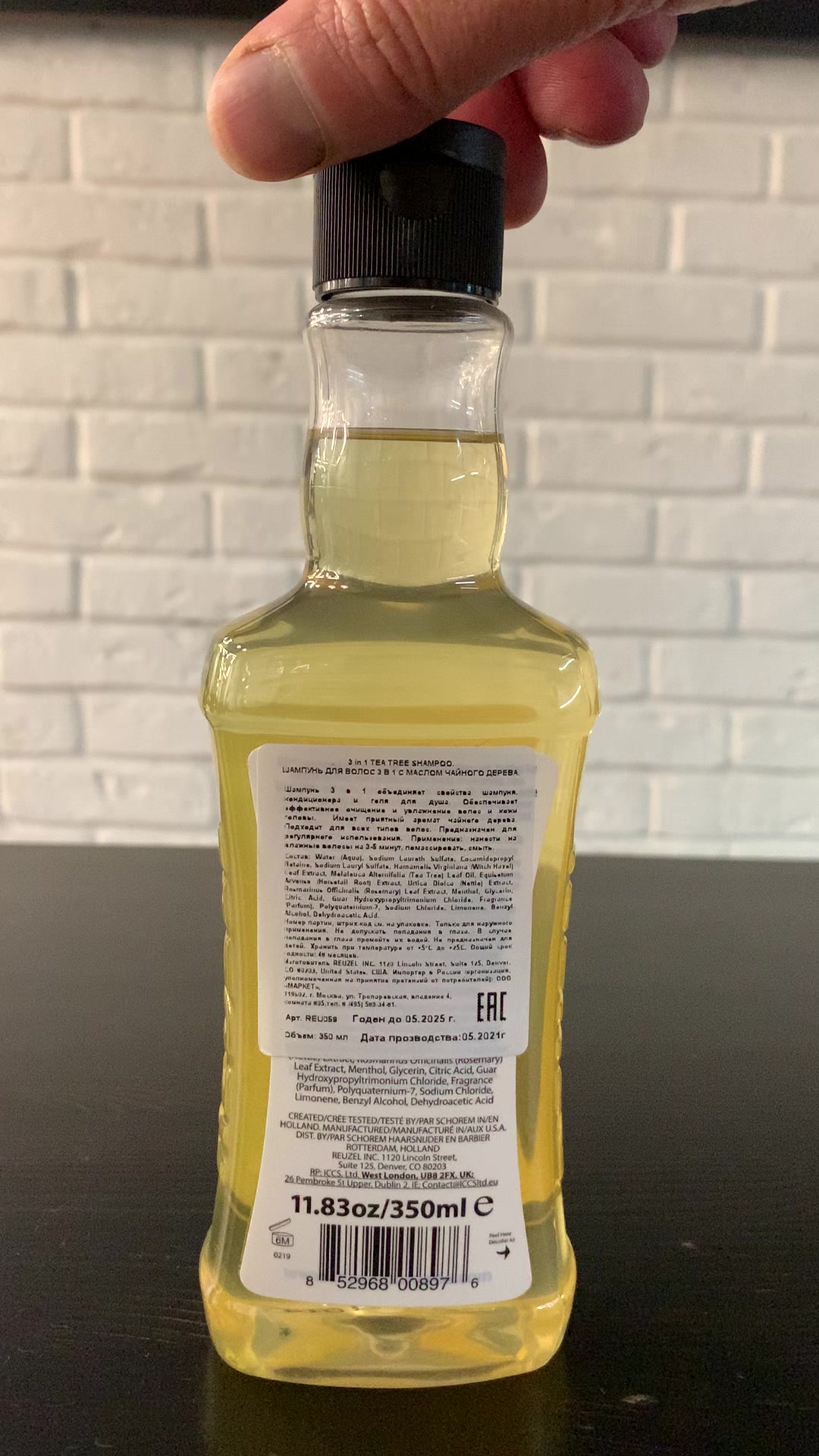 Мужской шампунь 3 в 1 с маслом чайного дерева Reuzel 3-in-1 Tea Tree Shampoo, 350 мл — фото 1