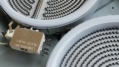 Проверка электрической варочной поверхности после ремонта, вид изнутри