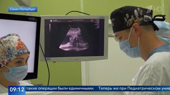 В Петербурге врачи провели операцию на позвоночнике ребенка в утробе матери — Видео от Новости П...
