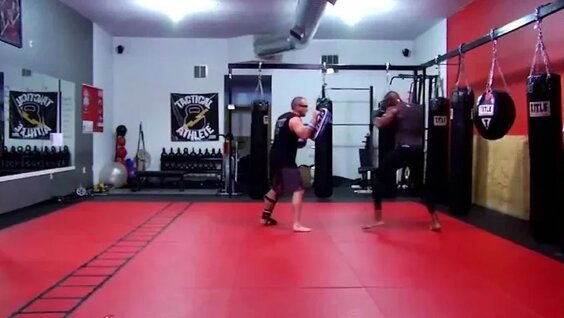 Ударная тренировка чемпиона UFC в полутяжелом весе Джона Джонса — Видео от Yunus Greysi