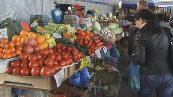 В России подсчитали стоимость продуктовой «корзины счастья» — Видео от Рифей-Пермь - Деж...