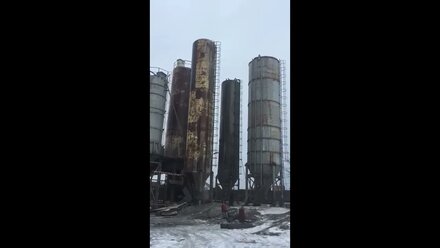 Демонтаж старого бетонного завода.