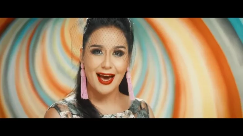 Секс және әдемі кеуделер