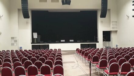Настройка звукового оборудования в актовом зале