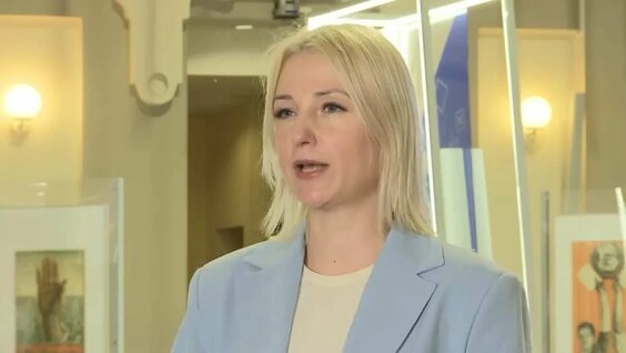 Yalangoch gozal Osiyo ayol