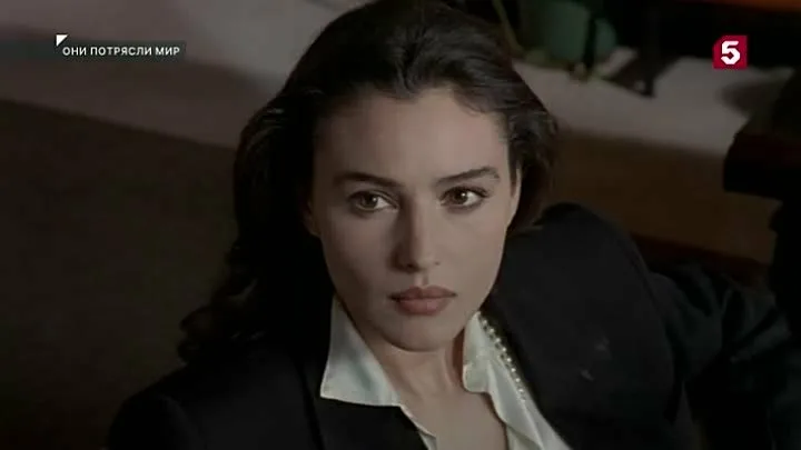 Олар оны есектің ішіне сиғызады, ол айқайлайды және жылайды.