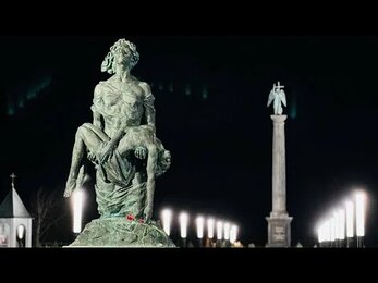 Пешком по мемориалу «Незаживающая рана Донбасса» в Луганске, вечером перед открытием, зимой.