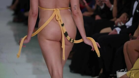 Blondes bilan jinsiy porno