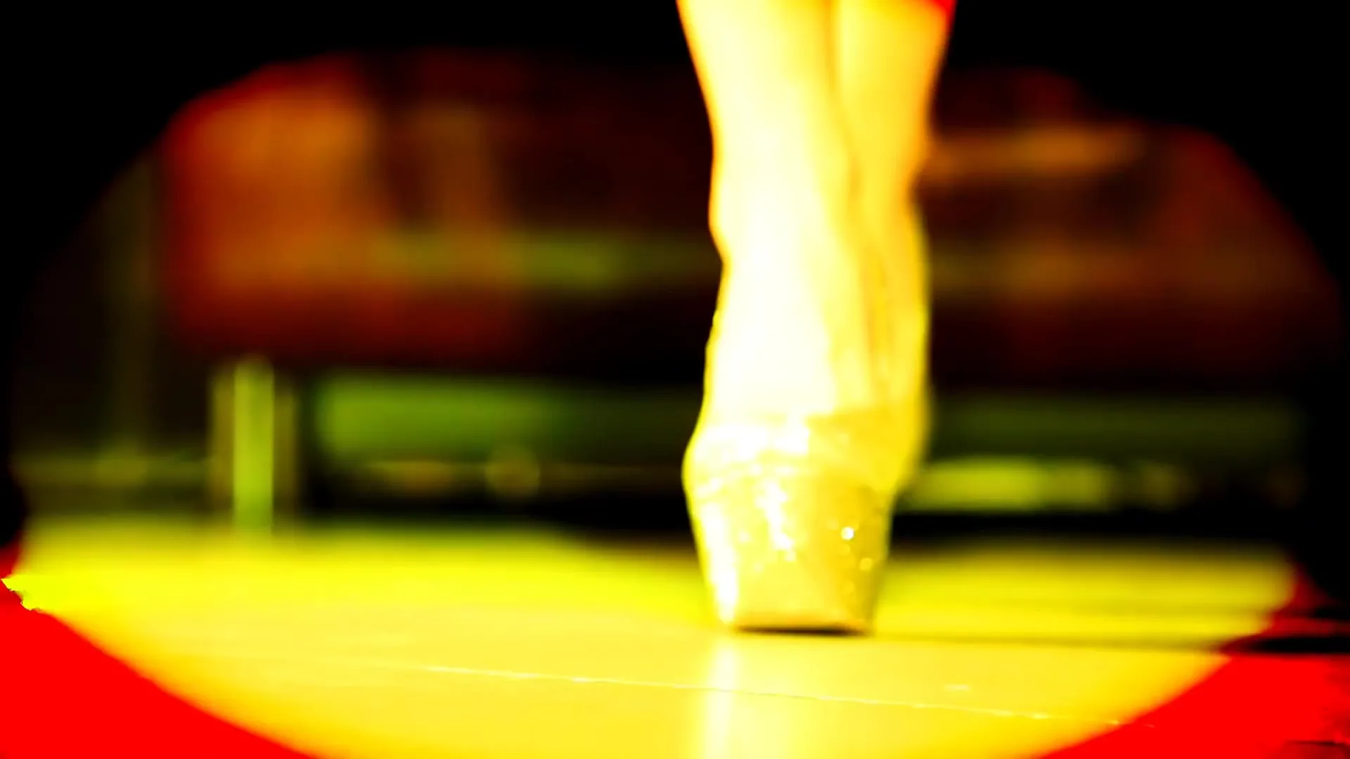 Striptiz dumba juda selülitli