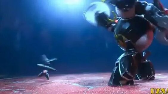 Sekin va sekin, video ortidan shahvoniy eshakda ulkan xoroz