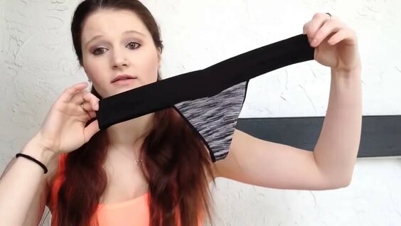 Fetishist ayollar tangalarini yiguvchi