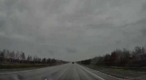 Намидің бір бөлігі жалаңаш сиськи