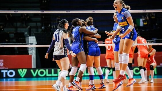 Италия — Китай. ЧМ-2025. 1/4 финала. U21 Женщины — Видео от Весь волейбол | Allvolley.ru