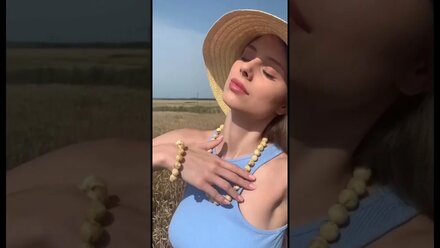 Белый янтарь с природными включениями