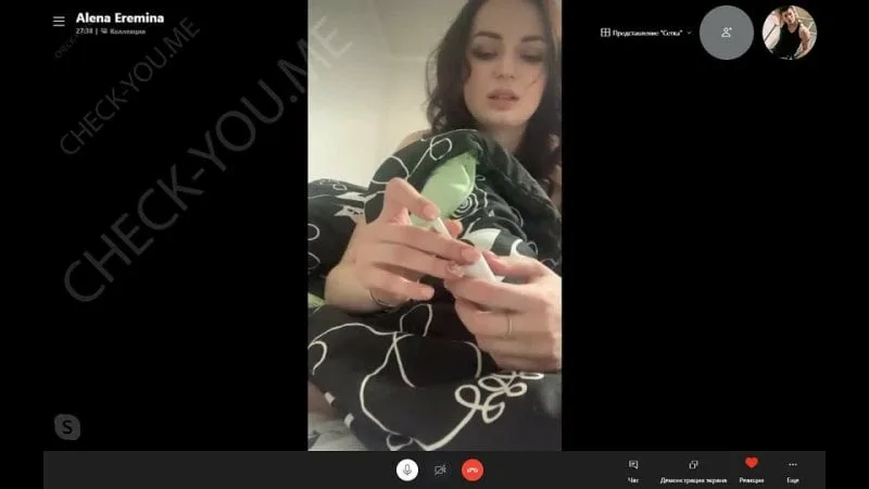 Ұйықтап жатқан адамның аузындағы порно диск