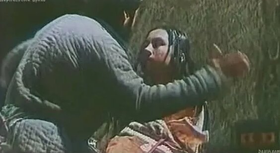 Ирина порно фильмді көргеннен кейін трафарет болады