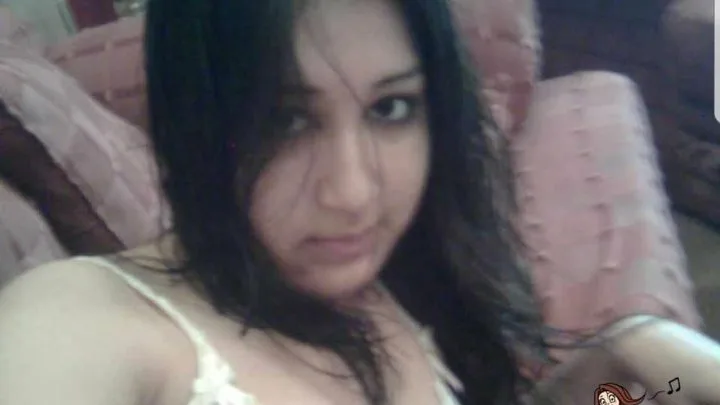 Semiz ayol yigitining eshagi yirtilmagunicha minaj beradi