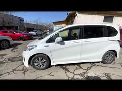 Обзор Honda Freed Hybrid 2014